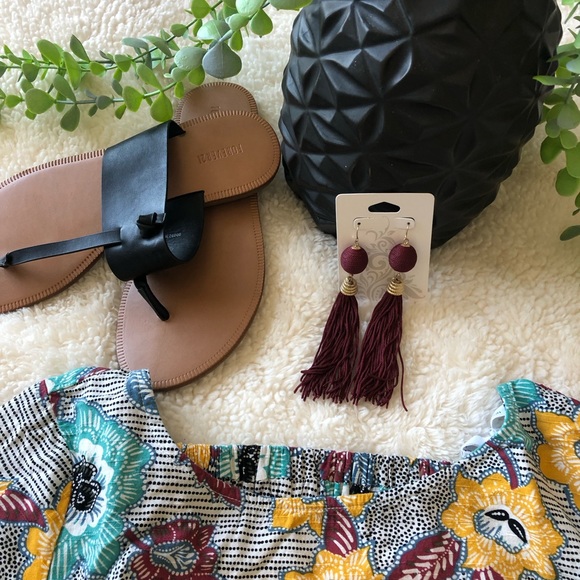 BCBGeneration rayon cropped top with flared short sleeves and open back. - Picture 3 of 7